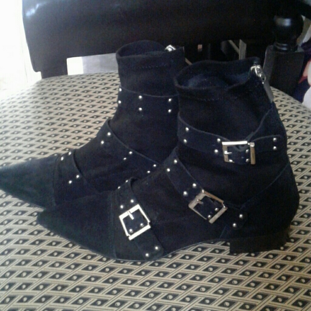 NEW STEVE MADDEN BOOTIES - Picture 3 of 4
